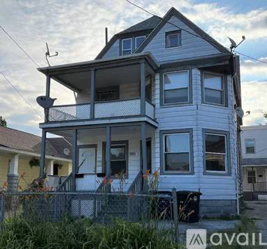 Main picture of 1853 W 58th St