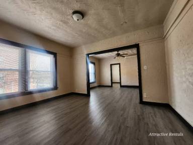 Main picture of 10 N Long Ave
