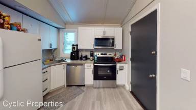 Main picture of 246 E 7th Ave