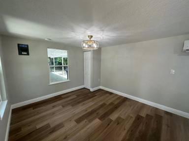 Main picture of 1704 E Elm Rd