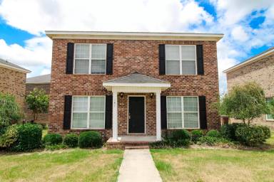 Main picture of 149 Herschel Dr