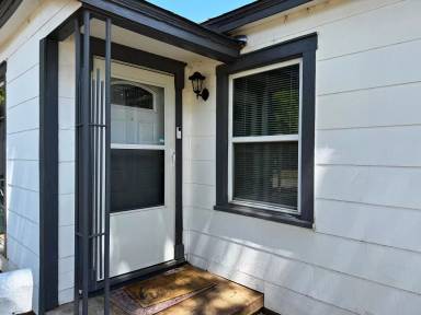 Main picture of 100 Lilac St