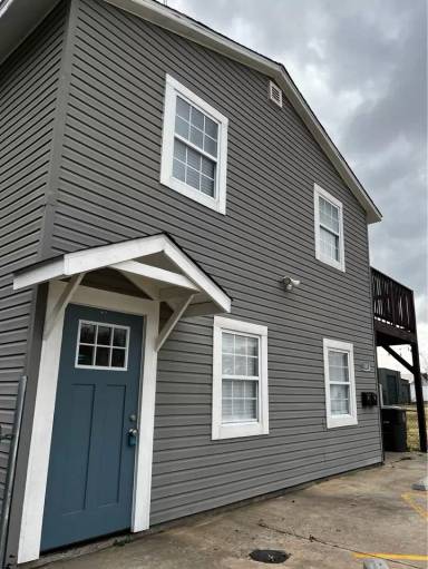 Main picture of 1024 E Easton St