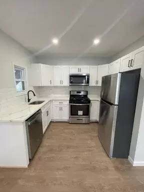 Main picture of 42 E 19th St