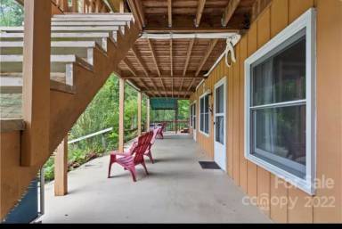 Main picture of 140 Holly St
