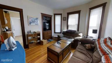 Main picture of 223 Holland St