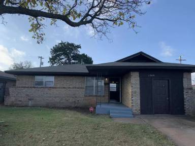 Main picture of 1300 E Madison St