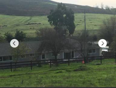 Main picture of 1019 W Railroad Ave