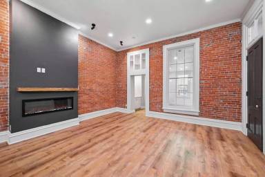 Main picture of 105 E Bremer Ave