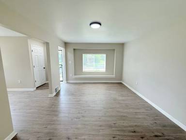 Main picture of 18938 Dale St