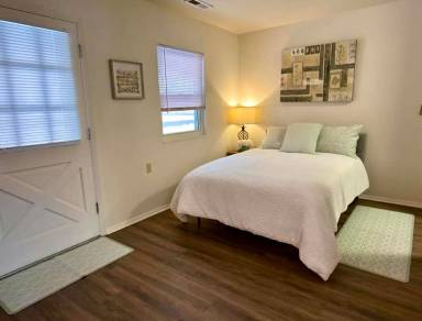Main picture of 1450 Luther Sq