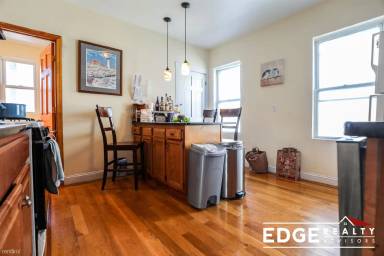 Main picture of 47 Easton St