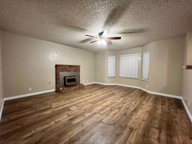 Main picture of 1688 University Ave