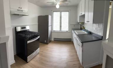 Main picture of 949 Amherst St