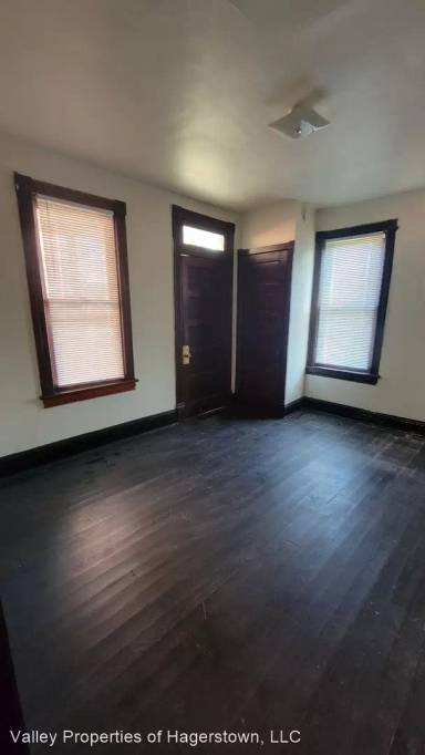 Main picture of 212 N Locust St