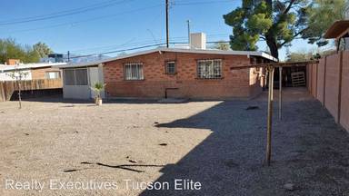 Main picture of 2853 N Swan Rd