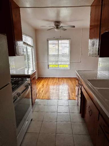 Main picture of 4800 Beverly Blvd