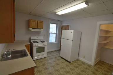 Main picture of 10 Crowell St