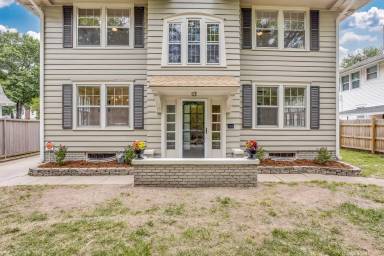 Main picture of 338 N Quentin St