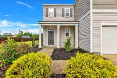 Main picture of 217 Cheswick Dr