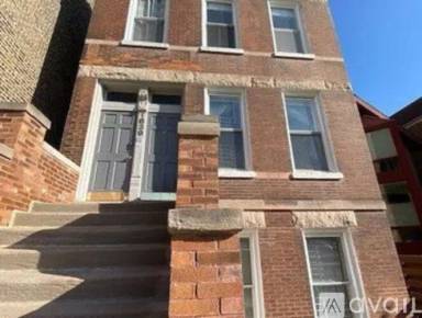 Main picture of 1835 N Paulina