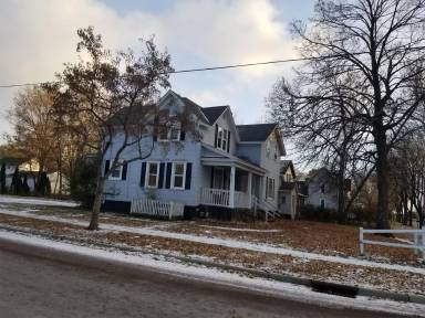 Main picture of 573 N Dewey St