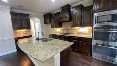 Main picture of 2348 Walnut Grove Ln