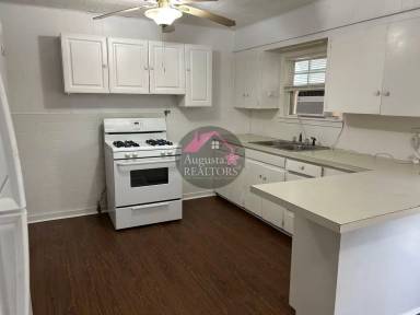 Main picture of 1411 James St