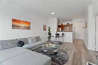Main picture of 2401 NE 65th St