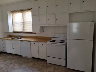 Main picture of 809 W Pasewalk Ave
