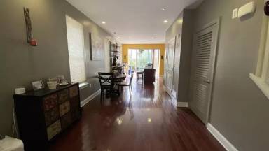Main picture of 2014 Dickinson St