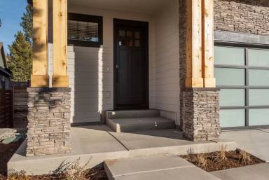 Main picture of 61202 SW Beverly Way
