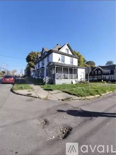 Main picture of 325 Bellevue Ave