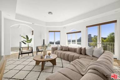 Main picture of 1939 Stradella Rd