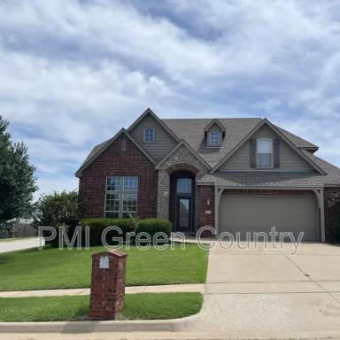 Main picture of 505 E Reno Pl