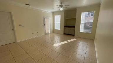 Main picture of Villas At Cross Creek