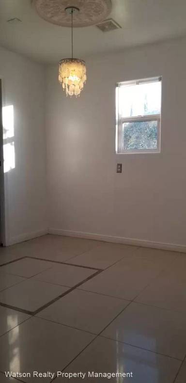 Main picture of 1617 Bermuda Greens Ct