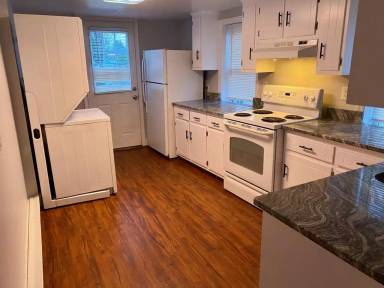 Main picture of 100 E South St