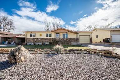 Main picture of 61 University Cir