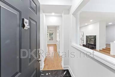 Main picture of Renaissance Parkway NE