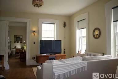Main picture of 147 College St N