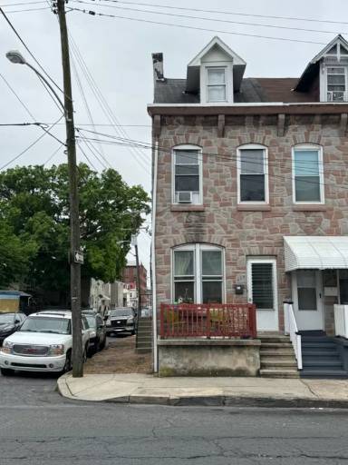 Main picture of 924 Perry St