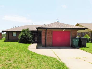 Main picture of 1716 NE 42nd St