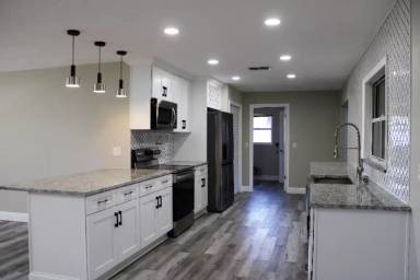 Main picture of 208 S Lucille St