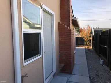 Main picture of 1121 Kensington Dr