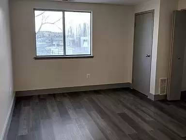 Main picture of 1390 East St