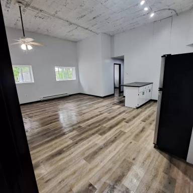 Main picture of 480 Park St E