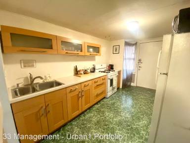 Main picture of 1033 W Wellington Ave