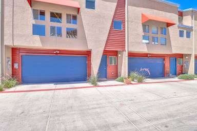 Main picture of 251 Tower St
