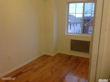 Main picture of 2527 College Point Blvd